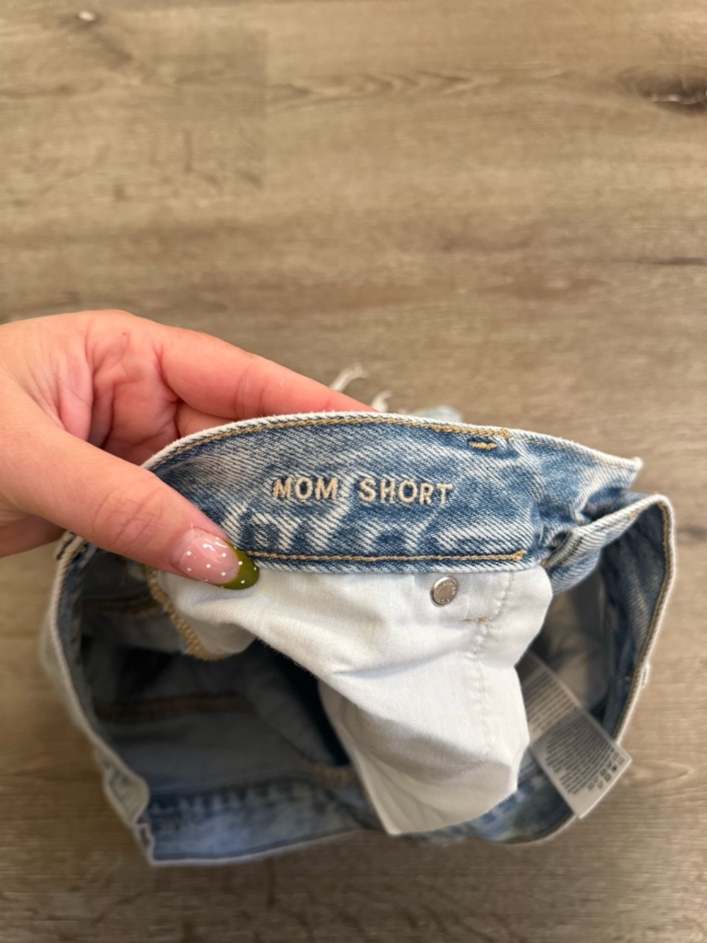American Eagle Outfitters Light Wash Distressed Denim Jean Mom Shorts - Picture 5 of 5